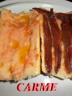 Una foto de Pan con tomate y anchoas