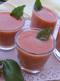 Una foto de Chupito de gazpacho de melocotón
