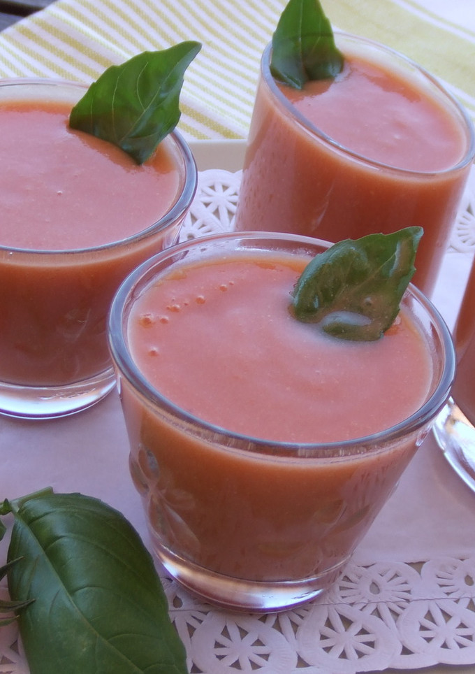 Una foto de Chupito de gazpacho de melocotón