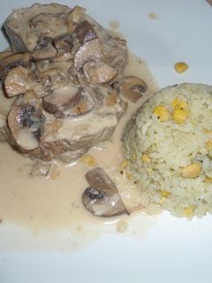 Una foto de Lomo con hongos mixtos