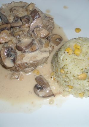 Una foto de Lomo con hongos mixtos