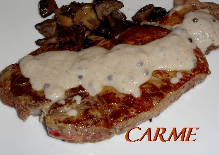 Entrecot con salsa de setas a la pimienta verde