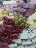 Tabla de fiambres y quesos para la picada