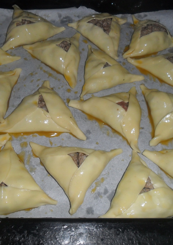 Una foto de Empanadas árabes con pasas y nueces