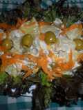 Ensalada fresca con mayonesa y mostaza