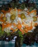 Ensalada fresca con mayonesa y mostaza