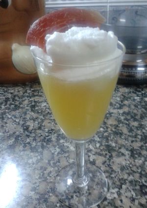 Una foto de Cóctel de melón, nata y jamón