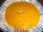 Una foto de crema de mejillones