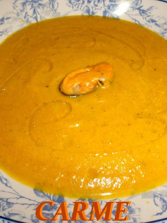 Una foto de Crema de zanahoria y mejillones