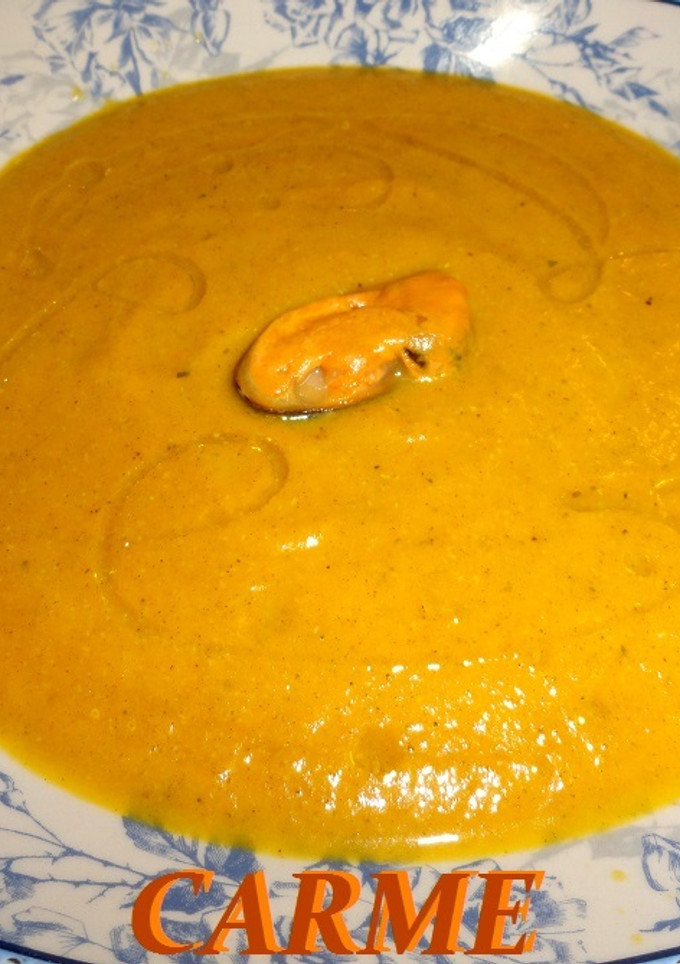 Una foto de Crema de zanahoria y mejillones
