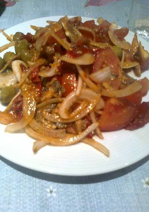 Una foto de Ensalada de revuelto y sardinas