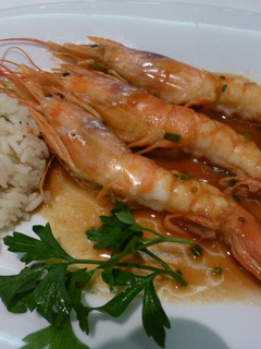 Una foto de Gambas fritas con arroz cocido