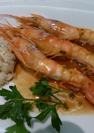 Una foto de Gambas fritas con arroz cocido