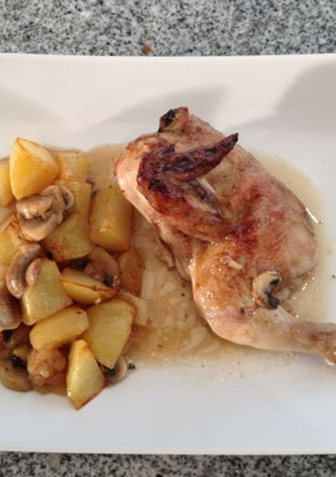 Una foto de Pollos picantones con manzana