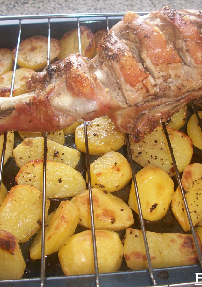 Una foto de Pernil de cochinillo superior al horno