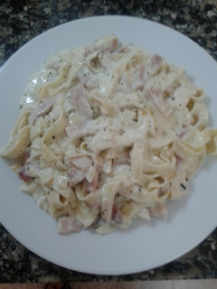 Una foto de Fettuccini con nata y beicon