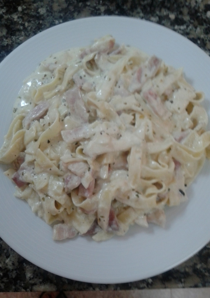 Una foto de Fettuccini con nata y beicon