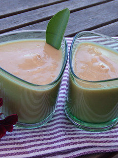 Una foto de Batido de papaya y melocotón fresco