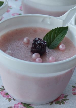 Una foto de Espuma suave de arándanos rojos y avellana