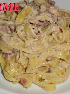 Una foto de Tagliatelle a la crema con beicon y jamón ibérico