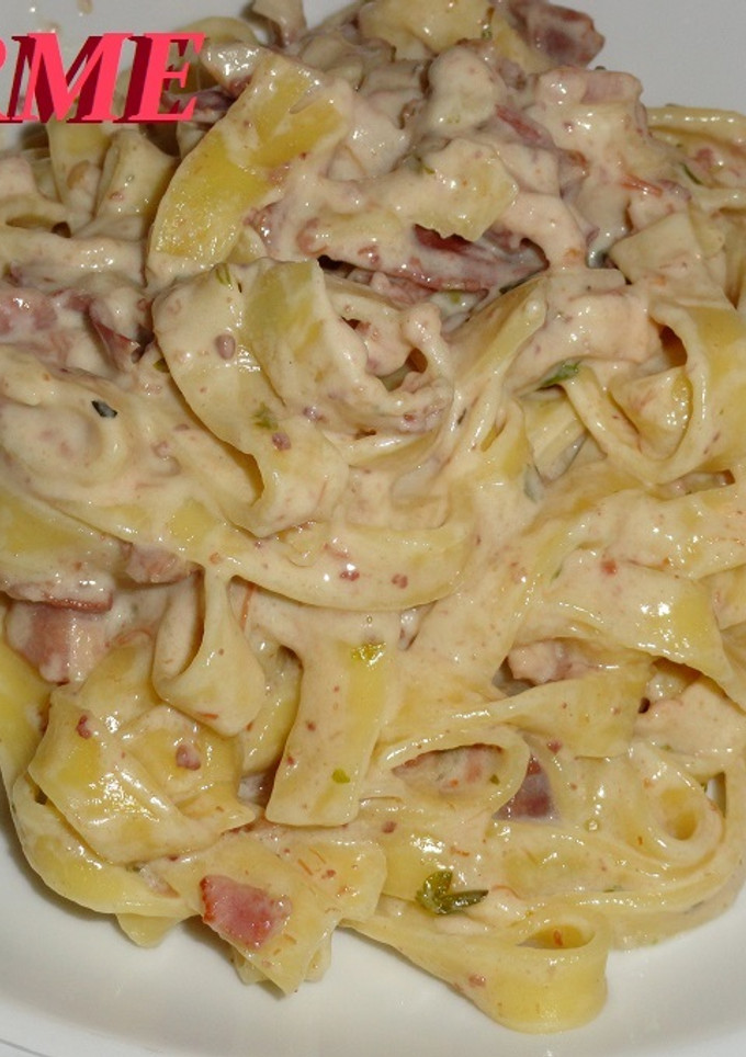 Una foto de Tagliatelle a la crema con beicon y jamón ibérico