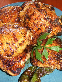 Una foto de Crujientes de pollo picantes con pimientos de Padrón