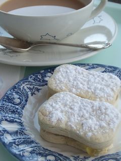 Una foto de Galletas de mantequilla rellenas con mermelada cítrica