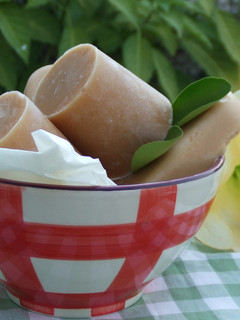Una foto de Polos multifrutas con canela y sirope