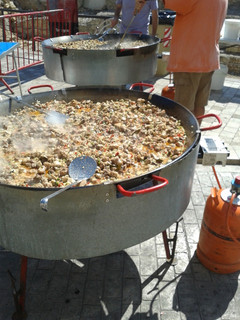 Una foto de Paella de arroz mixta 500 personas
