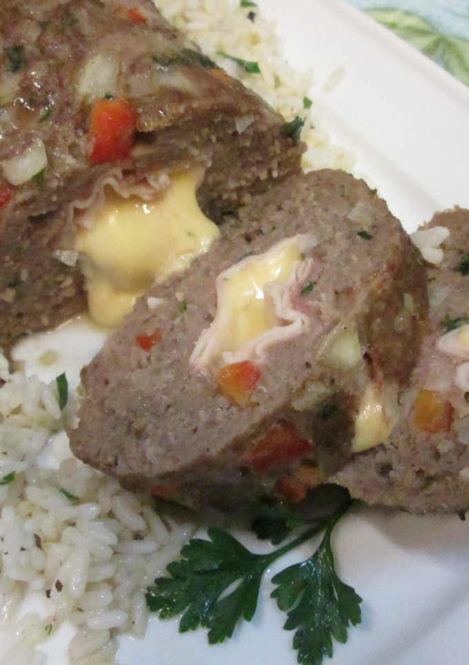 Una foto de Pan de carne relleno fácil