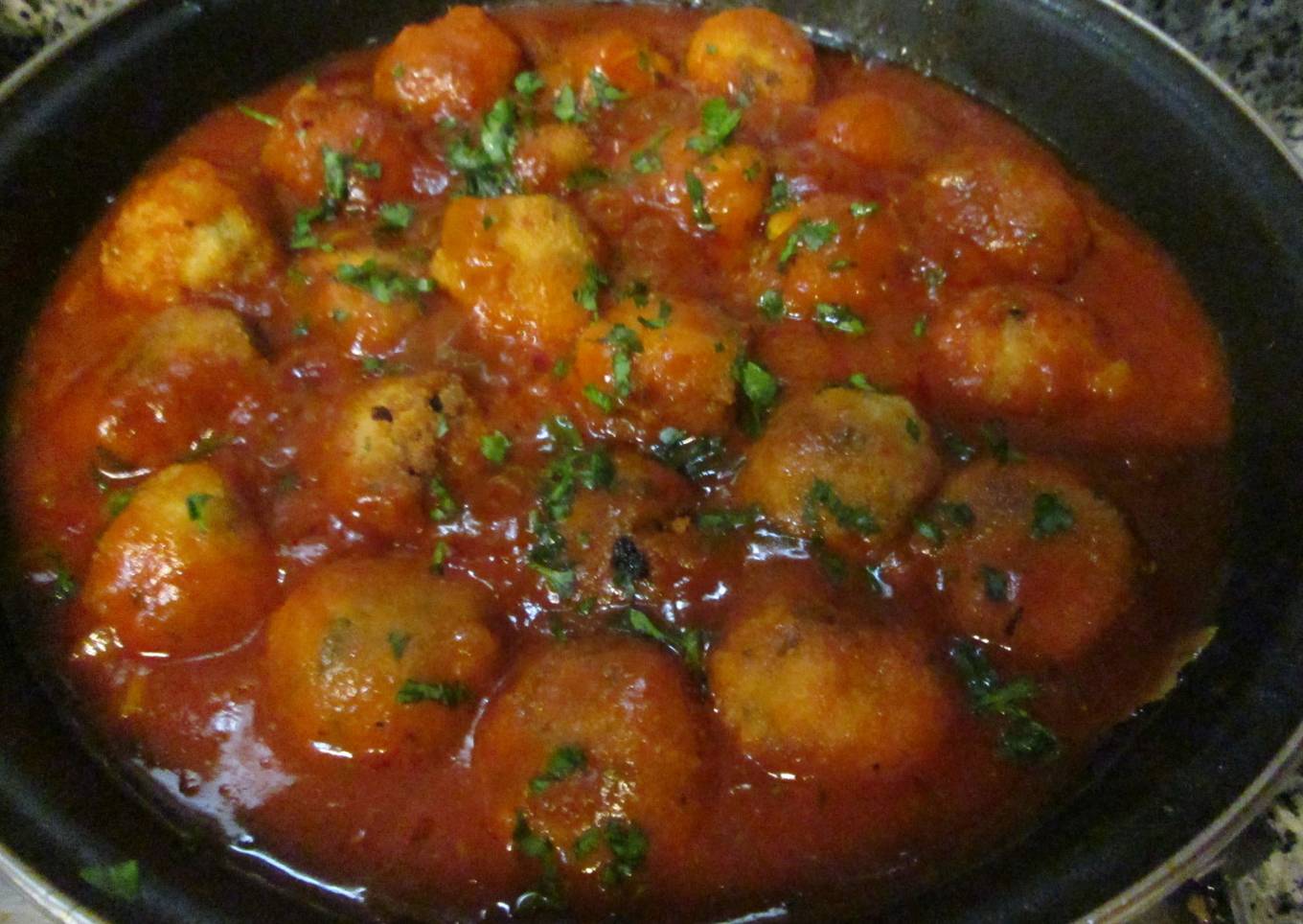 Albóndigas de pollo en salsa napolitana
<br />