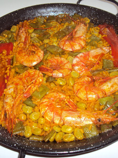 Una foto de Paella de gambón y verdura