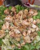 Ensalada de pollo con vinagreta de sal de hierbas