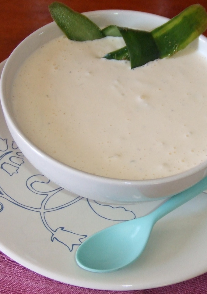 Una foto de Salsa lactonesa con pepino