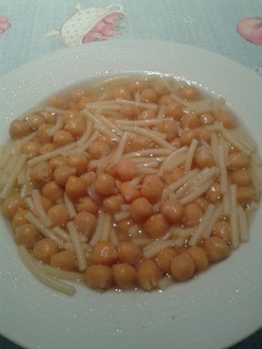 Una foto de Garbanzos con fideos