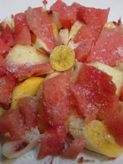Una foto de Ensalada especiada de frutas de estación