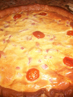 Una foto de Quiche de bacon y tomates cereza