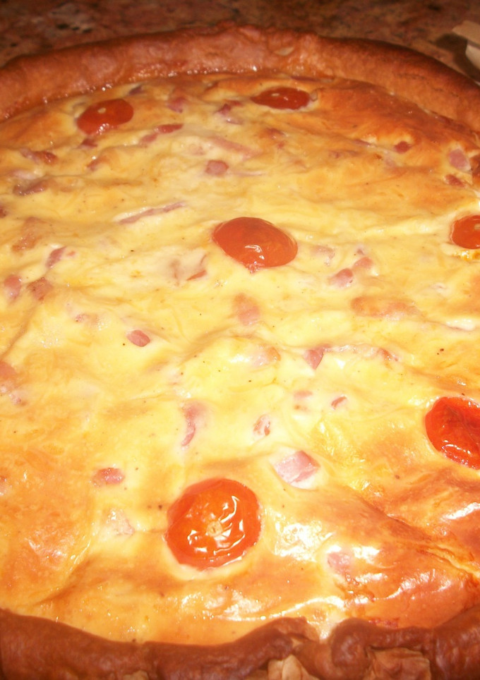 Una foto de Quiche de bacon y tomates cereza
