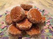 Una foto de alfajores de dulce de leche y coco