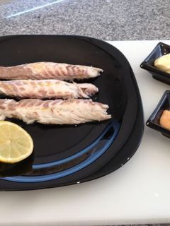 Una foto de Lubina a la sal con salsa de almendras