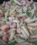 Plumas con gambas y vino al ajillo
