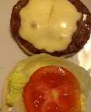 Hamburguesa con queso y tomate