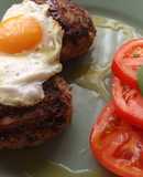 Hamburguesas de carne vacuna y salchichas rellenas