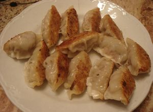 Foto principal de Gyoza al estilo japonés (empanadilla japonesa)