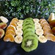 Frutas naturales con jamón de pavo
