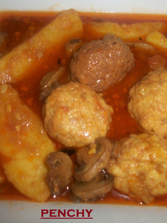 Una foto de Albóndigas en salsa de almendras al curry
