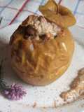 Manzanas horneadas al vino con relleno de leche evaporada y arándanos