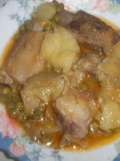 Una foto de Guiso de costillas ibéricas con verduras