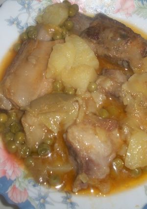 Una foto de Guiso de costillas ibéricas con verduras