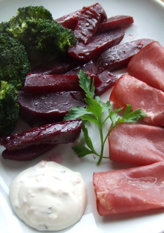 Una foto de Carne de alce con salsa de rábano picante
